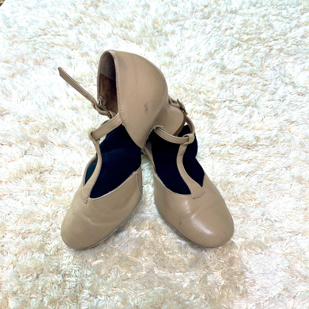 Tan Teresa 2.5in LaDuca size 34.5 or 6